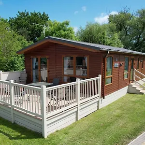 https://tulip-lodge-with-hot-tub-malton.yorkshirehotels.net
